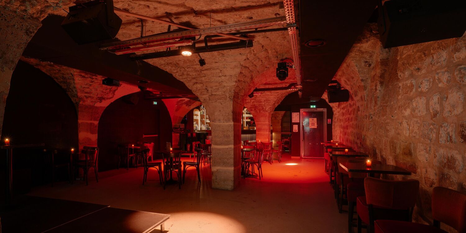 Arches en pierre de la cave voûtée Le Folia